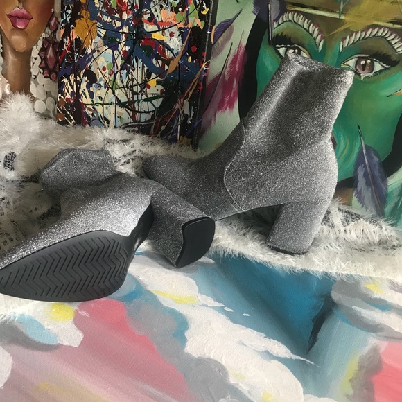 Glitter Shoes - ✨SALE✨MJ GLITTER BOOTS 煉❤️曆